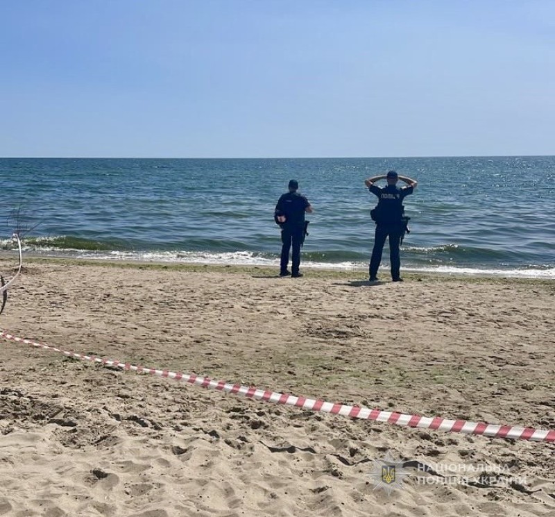 Вибухнули невідомі предмети: на Одещині троє людей загинули під час купання в морі
