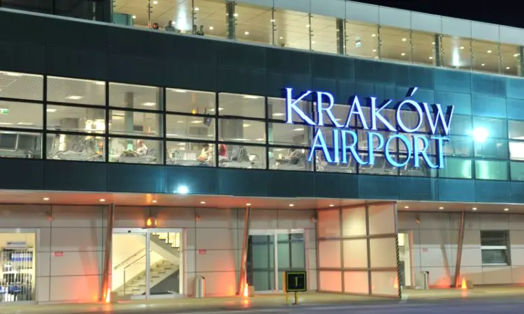 В аеропорту Кракова призупинено всі рейси: причина