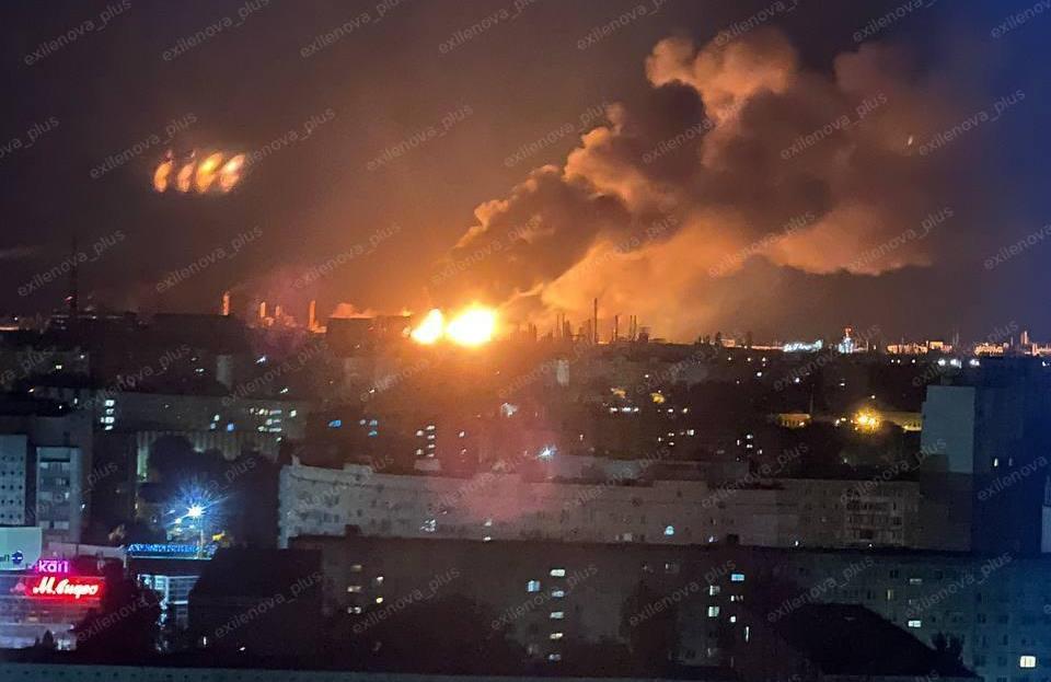 На шостий день росіяни відзвітували, що загасили пожежу на НПЗ у Волгограді