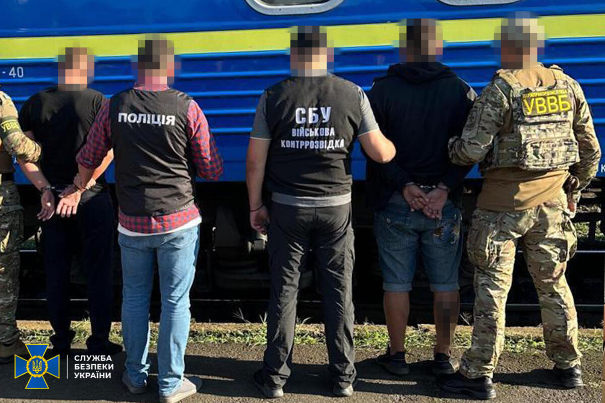 Чергову групу організаторів «ухилянтських схем» викрили правоохоронці в Україні