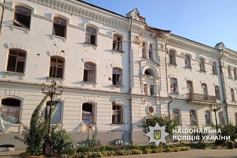 В УПЦ ніяк не реагують на пошкодження будівлі Святогірської лаври через російський обстріл