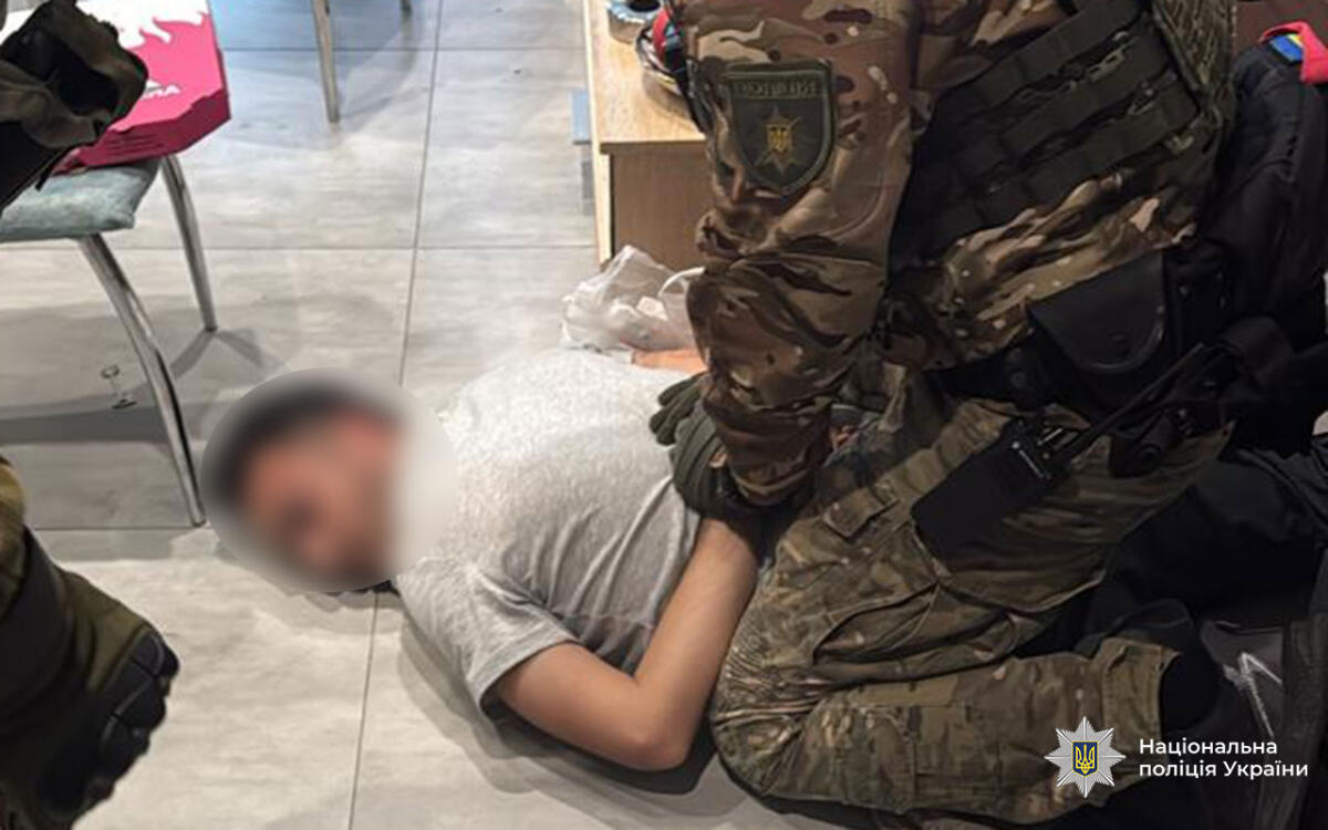 Іноземець, який проживає у Тернополі, зберігав зброю