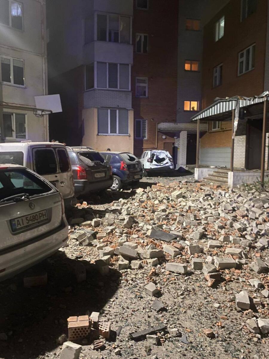 Ворог атакував Київщину: виникли пожежі, постраждали люди