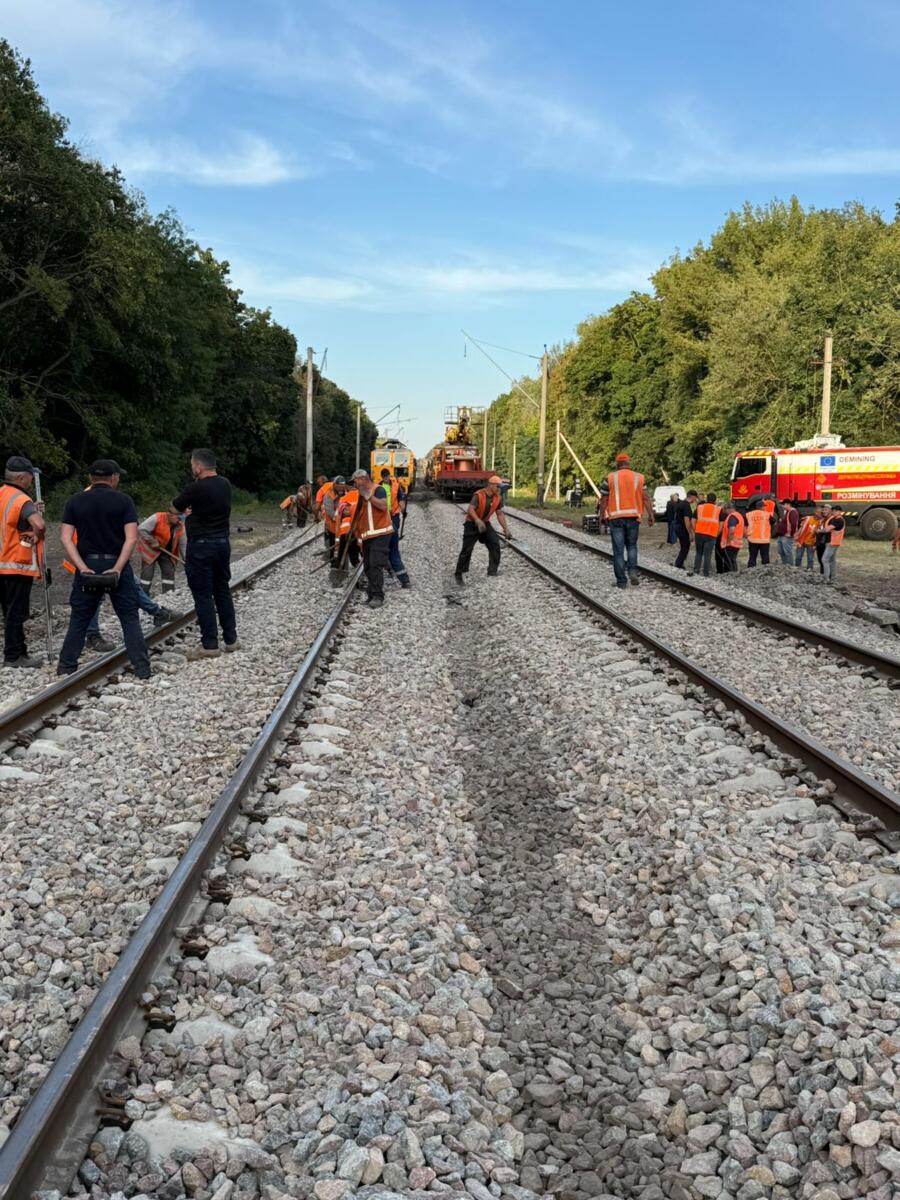 На Київщині після вибухів на залізниці відновили сполучення