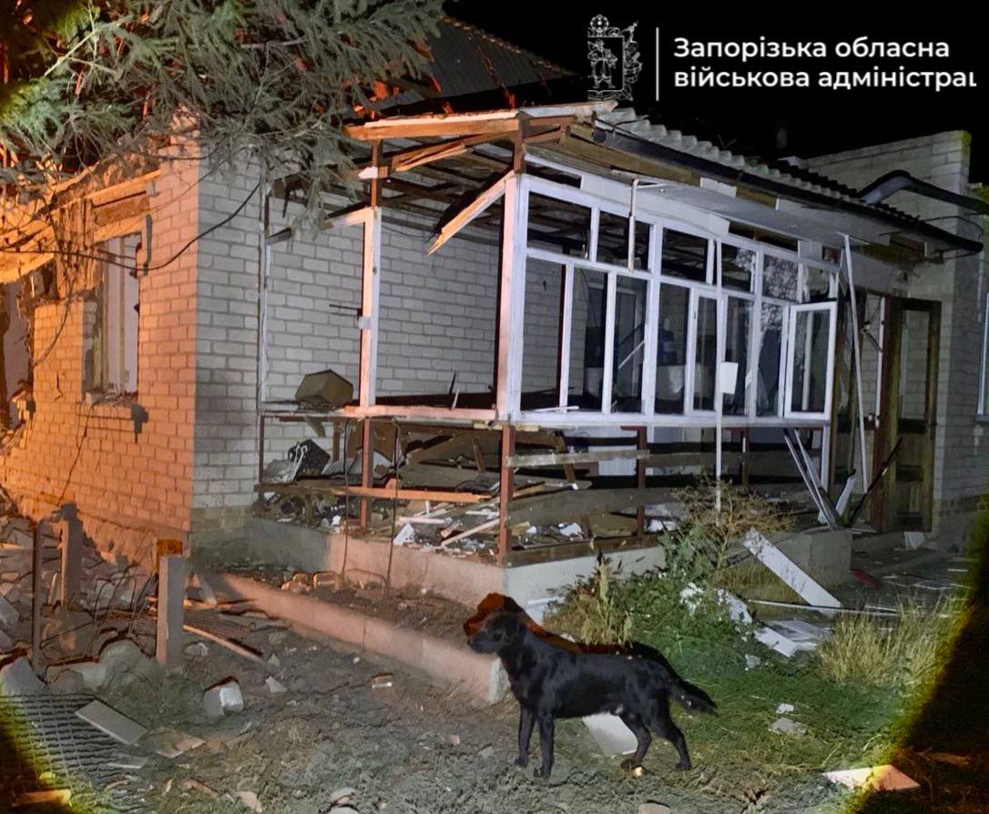 Росіяни завдали трьох ударів по Запорізькому району: горіли будинки, зникла електрика
