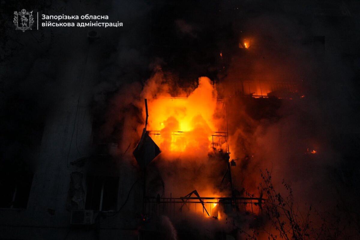 Ворог кілька разів за ніч атакував Запоріжжя: що відомо про наслідки