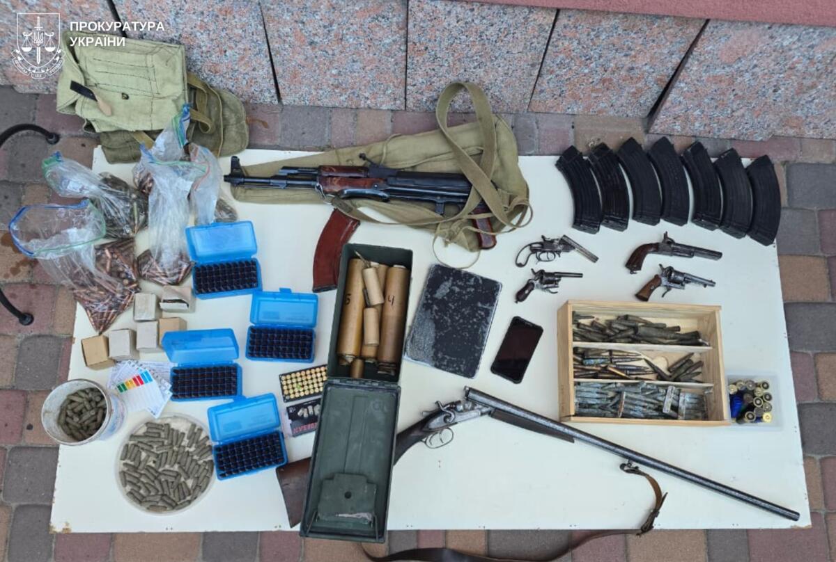 Мешканцю Житомирщини, який незаконно збував зброю, повідомлено про підозру