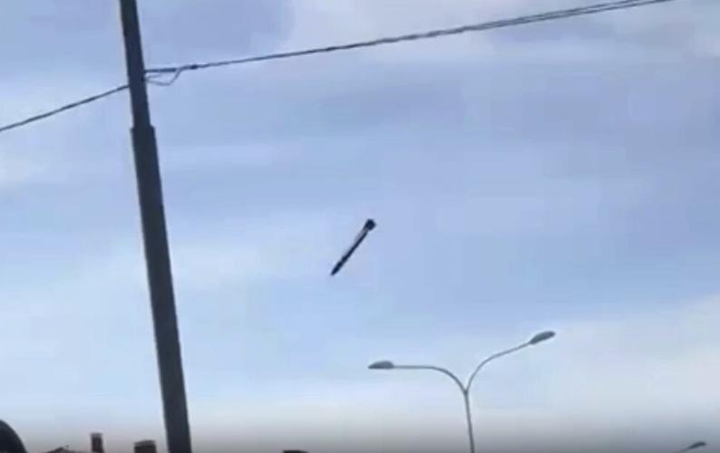 У мережі показали момент прильоту російського ‘шахеда’ по одному з районів Харкова