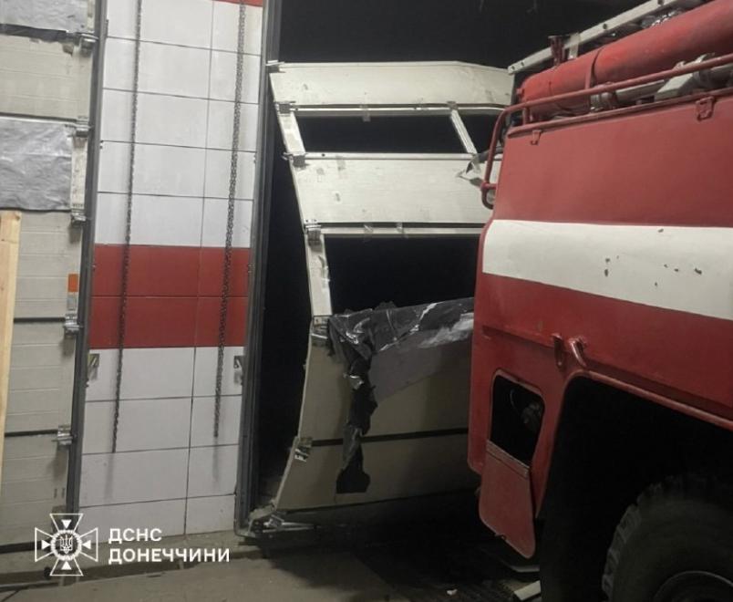 На Донеччині росіяни атакували пожежну частину в День рятівника