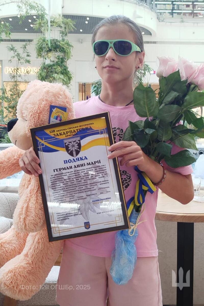 Маленька волонтерка з великим серцем: незряча дівчинка зібрала мільйони на армію