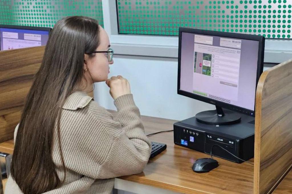 Водійський іспит в Україні: головні правила складання теорії