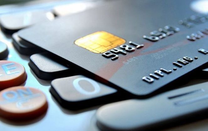 Чи можуть українці мати одночасно картку у банку Польщі та України