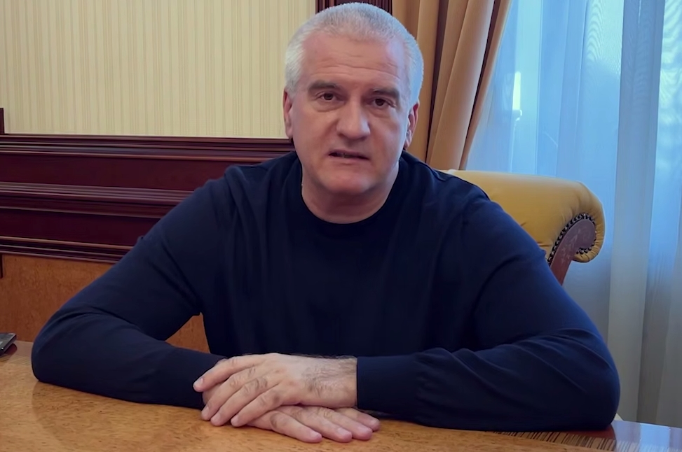 Гауляйтер окупованого Криму стверджує, що завтрашнього дня не буде лімітів на бензин, але є нюанс