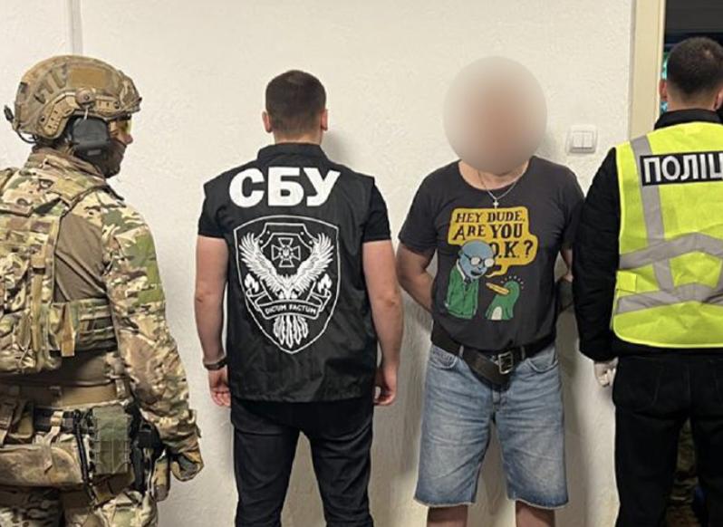Чернівчанин, який продавав кулемети, набої та гранати, постане перед судом