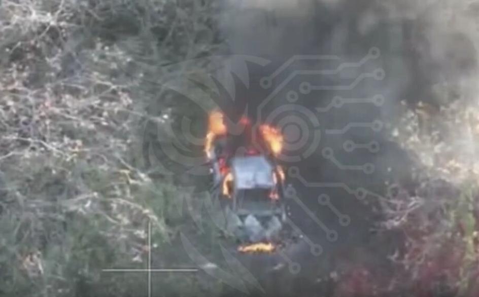 На фронті російська автівка та радіолокаційна антена знищені дронами-камікадзе українського виробництва