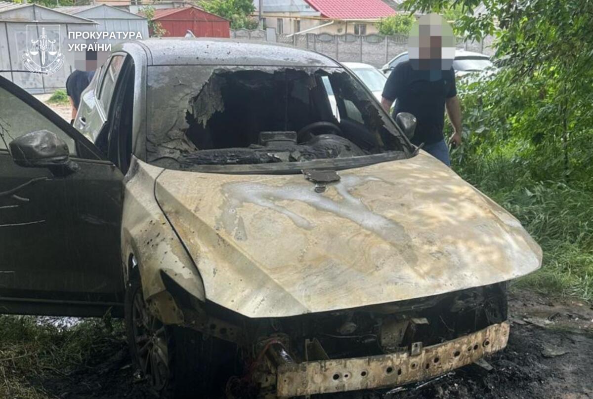 Дніпровчанка втягнула свою дитину у «заробіток» на підпалі авто: зловмисницю засудили