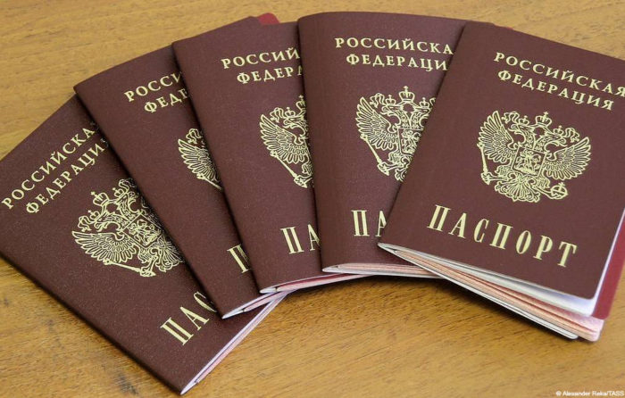 У Польщі затримали українця, в якого виявили 46 російських паспортів