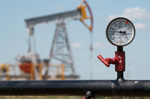 Нафтогазові доходи Росії в листопаді обваляться більш ніж на третину – Reuters