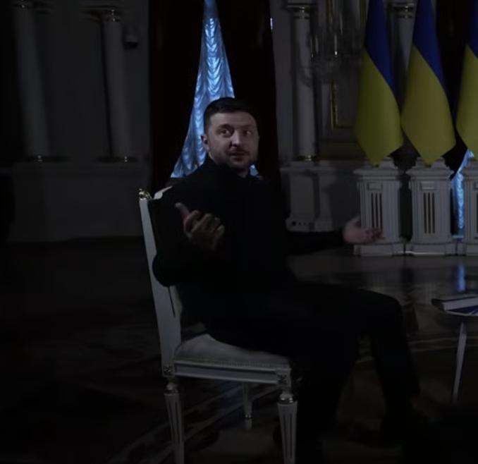 У мережі показали, як під час інтервʼю президента Зеленського зникло світло у Маріїнському палаці