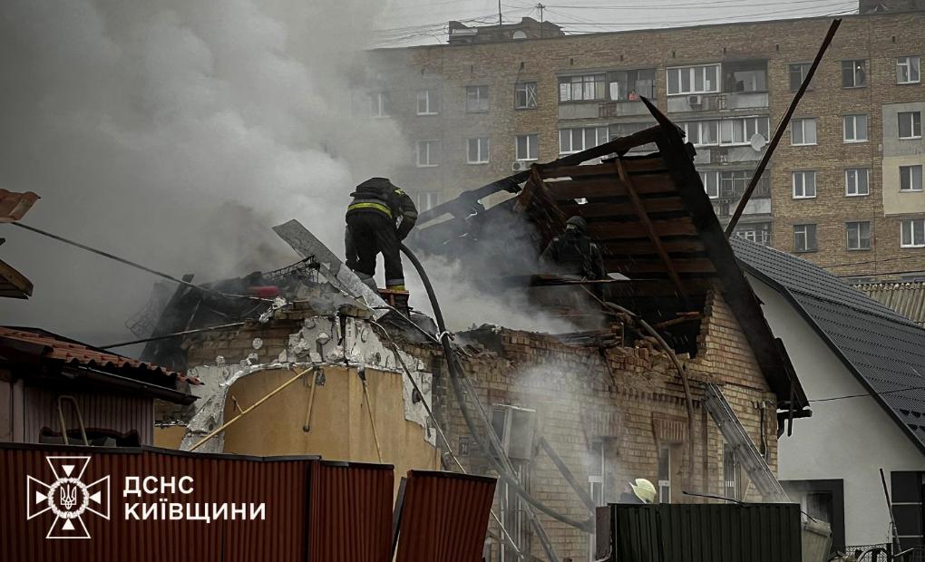 Нічний обстріл Київщини: двоє поранених, пошкоджено будинки та гаражі