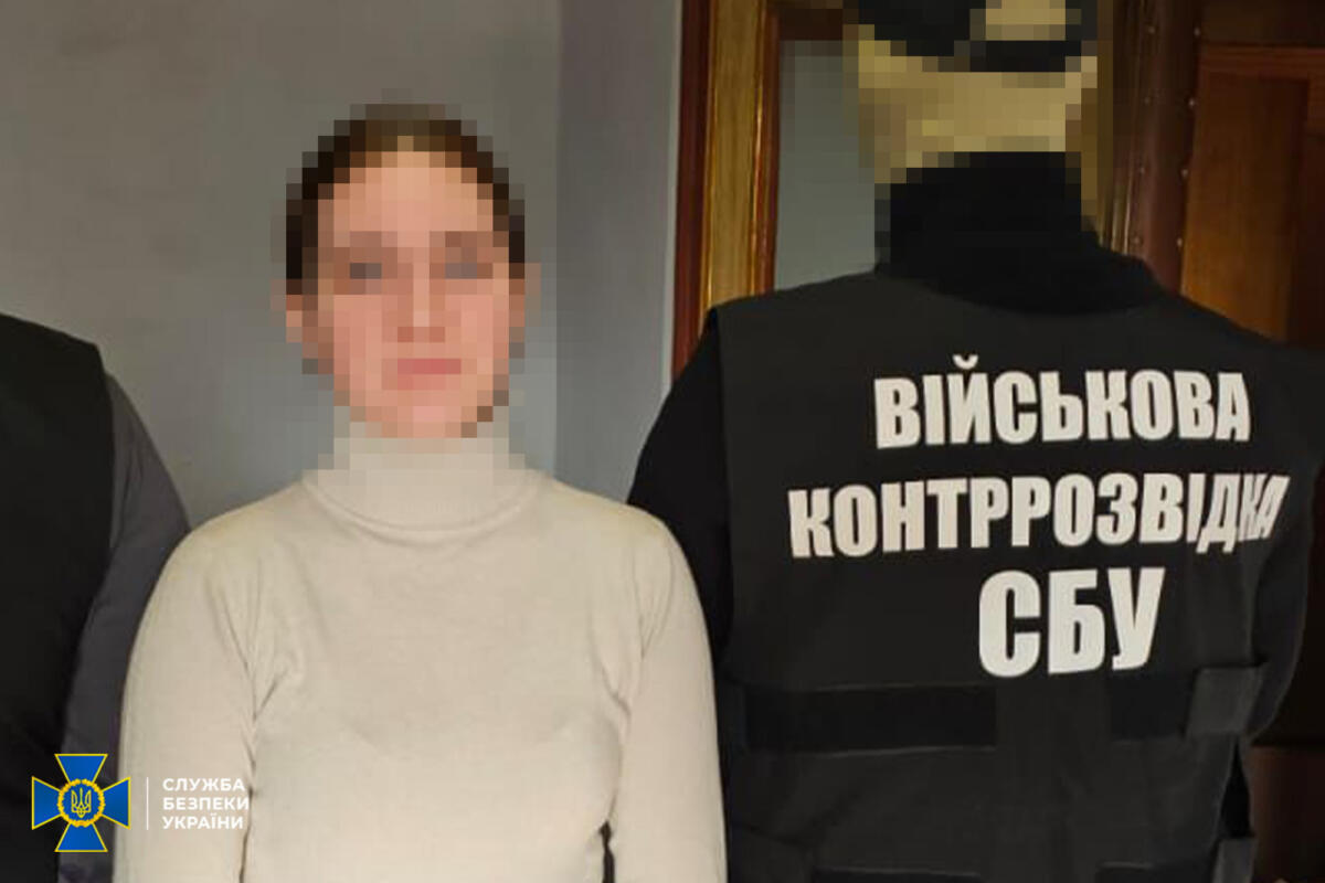 На Миколаївщині правоохоронці затримали інформаторку окупантів, яка розставляла «відеопастки» для шпигування за колонами ЗСУ