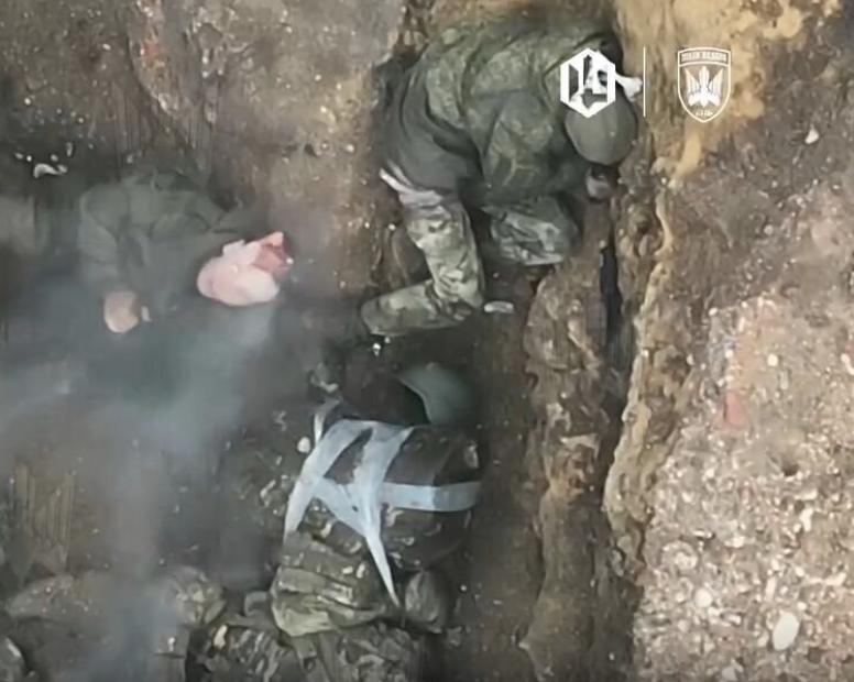 На передовій російські окупанти після зустрічі з українськими дронами назавжди залишилися в протитанковому рову