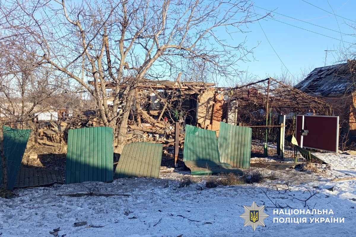 Росіяни обстріляли 10 населених пунктів Донеччини: двоє людей загинуло, троє поранено
