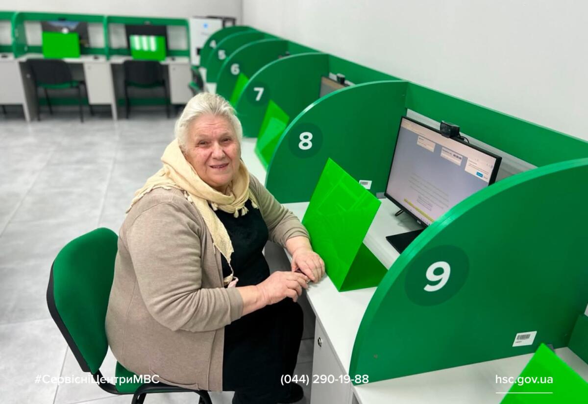 Чернівчанка у поважному віці склала теоретичний іспит на права
