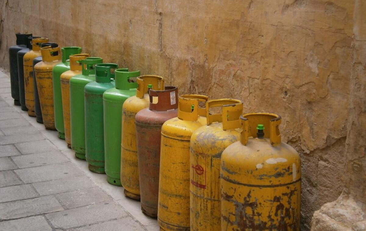 Надзвичайники попередили про небезпеку використання великих газових балонів у квартирі