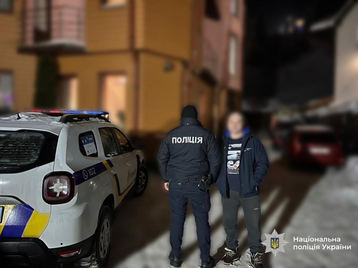 На Івано-Франківщині поліція оперативно затримала порушника, який запустив салют в Буковелі