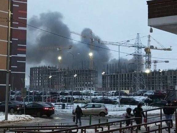 Попри заяви пропагандистів, про потушену пожежу на заводі «Енергія», він продовжує горіти (фото)