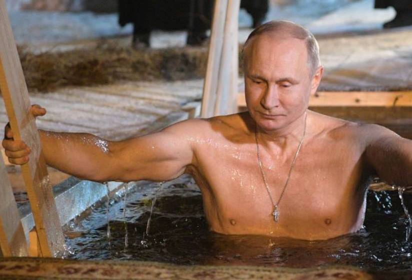 У підтвердження того, що Путін занурювався сьогодні у воду, пропагандисти оприлюднили фото восьмирічної давнини  