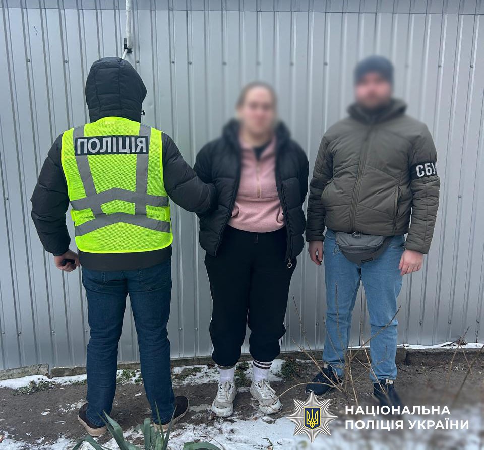 24-річну дівчину, яка підірвала позашляховик військовослужбовця в Києві, затримали правоохоронці