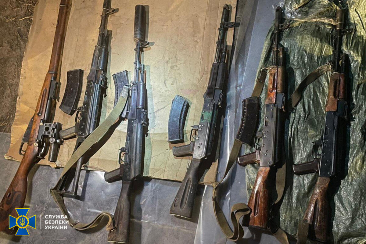 Намагалися налагодити продаж «трофейної» зброї: в Україні затримано ще 4 ділків