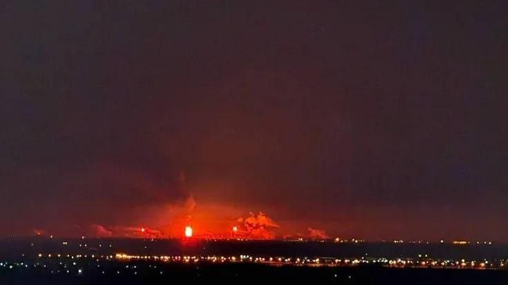 На НПЗ у Волгограді після повітряної атаки велика пожежа (фото)