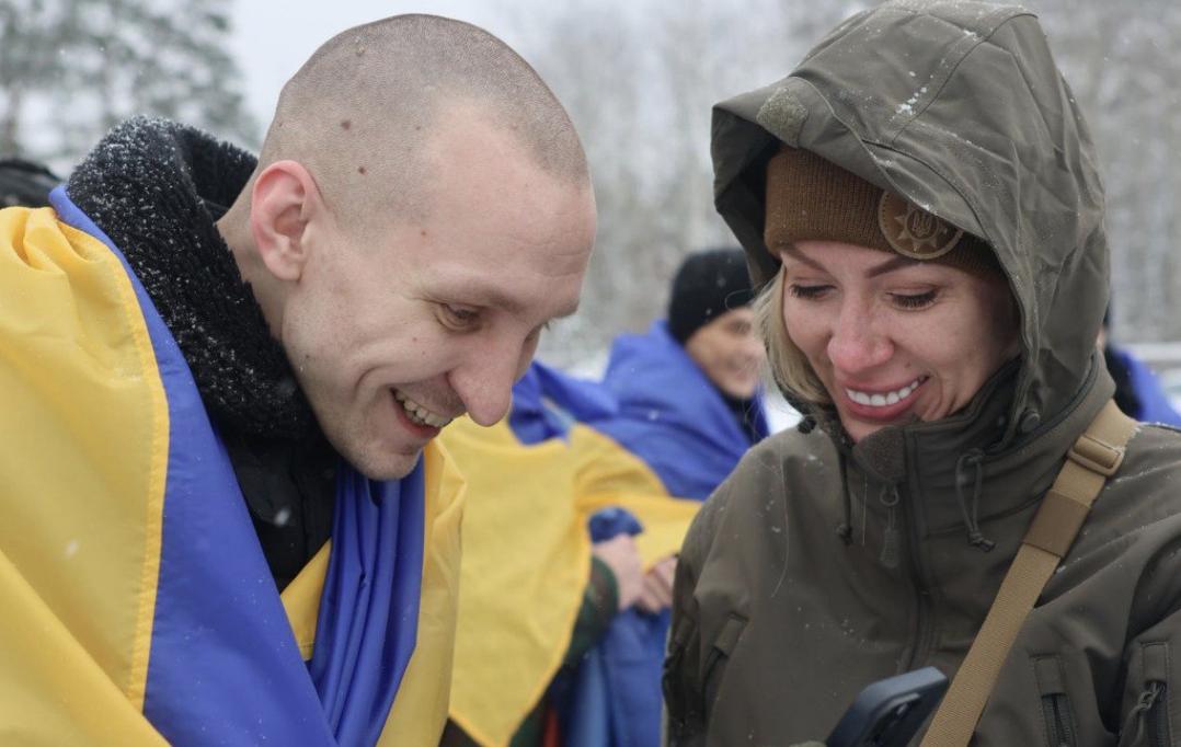 Зеленський повідомив про повернення додому 157 українців з полону