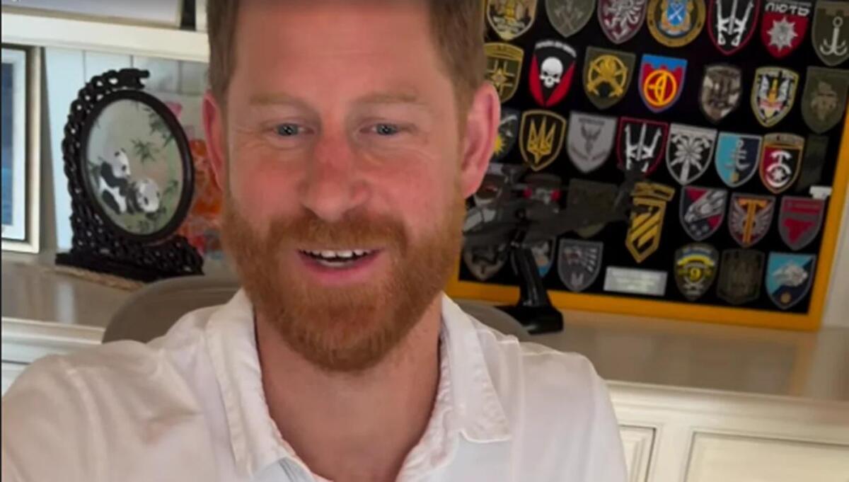 Принц Гаррі та його українські реліквії: Меган Маркл показала сторіз, що підкорило мережу