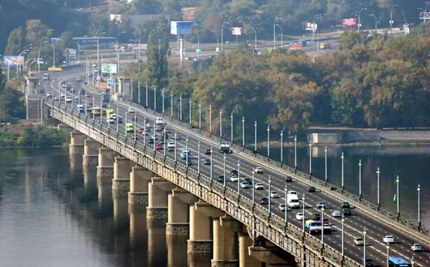 Аварія на мосту Патона в Києві: два райони залишились без опалення