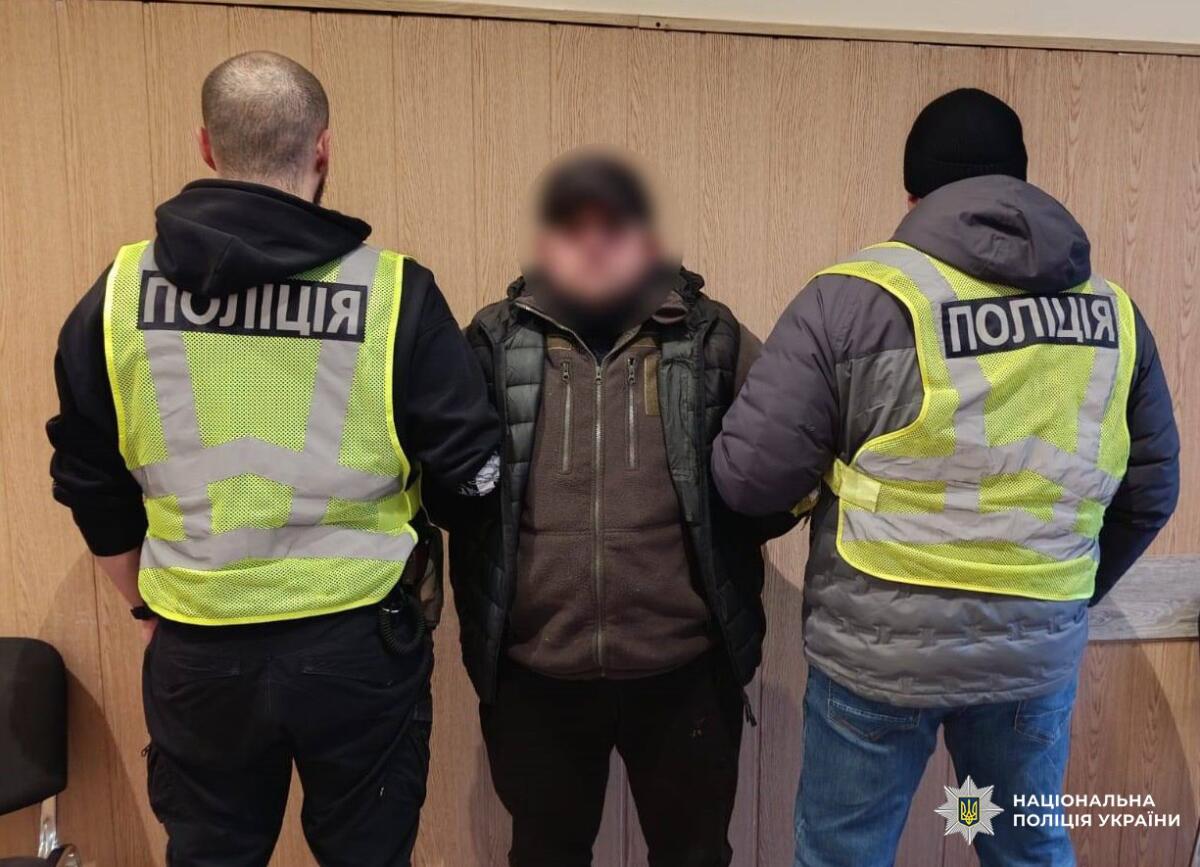 У Києві іноземець танцював на меморіалі пам’яті полеглих захисників: правоохоронці притягнули його до відповідальності