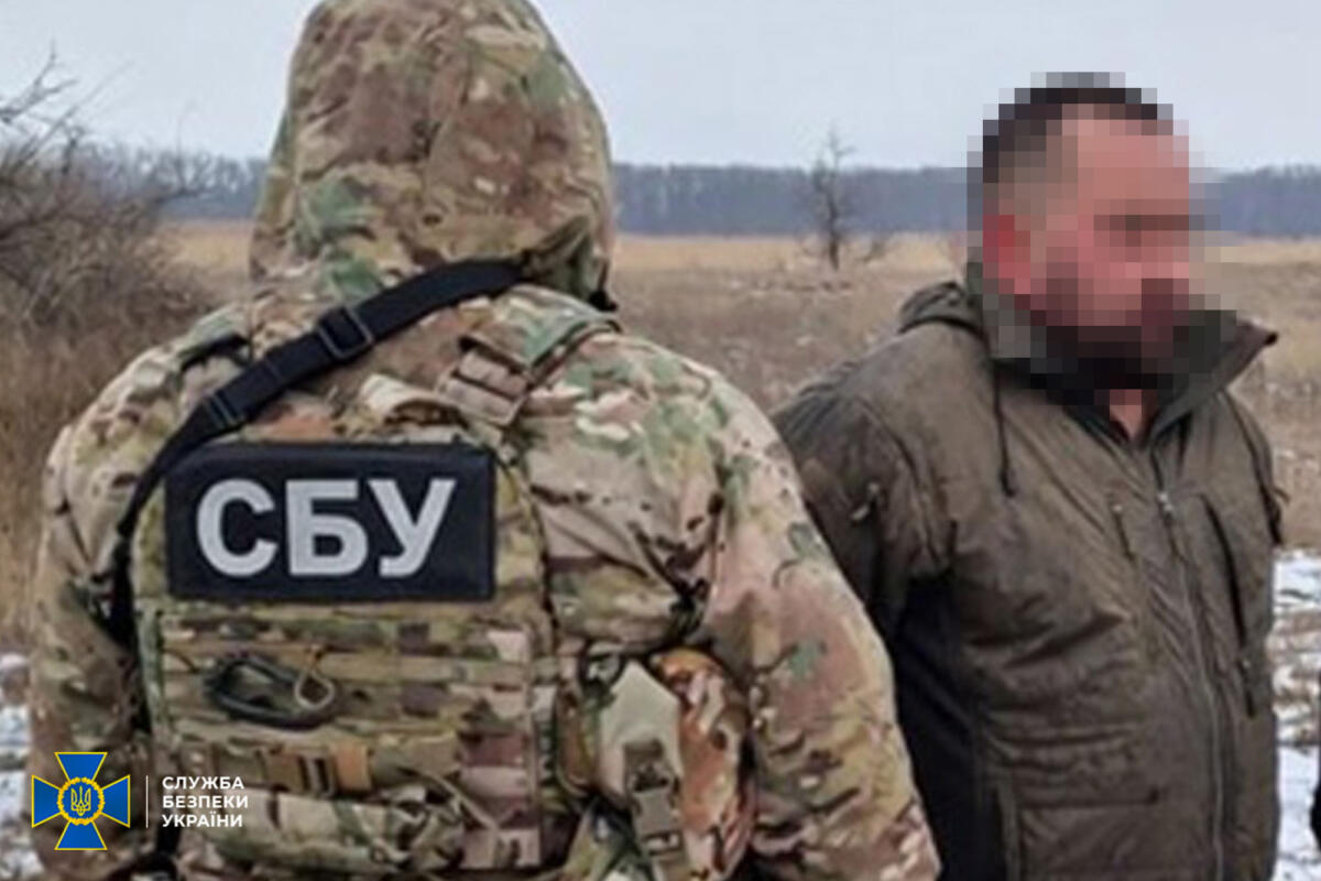 Українські правоохоронці викрили групу ділків, що намагалися налагодити нелегальну торгівлю зброєю