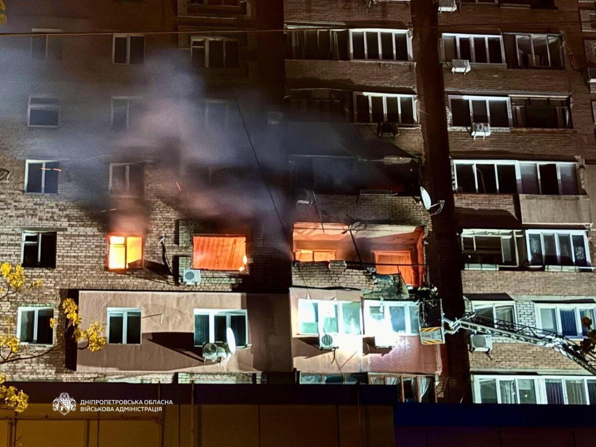 Ворог атакував Дніпро, поцілив у багатоповерхівку: є загиблі та поранені