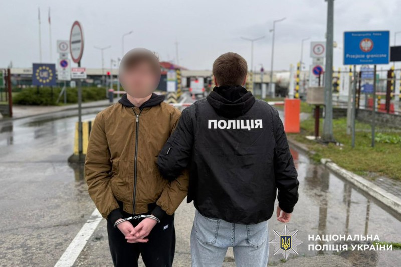 Підозрюваного у незаконному переправленні чоловіків через кордон екстрадували з Чехії