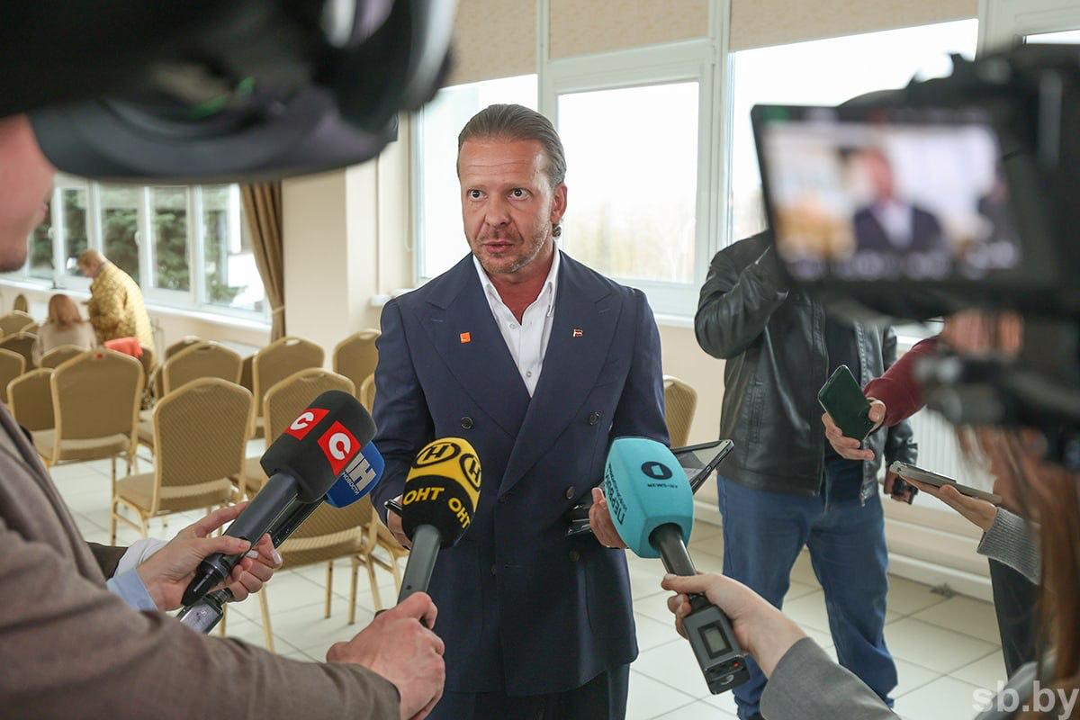 Проросійський політик з Латвії втік до Білорусі