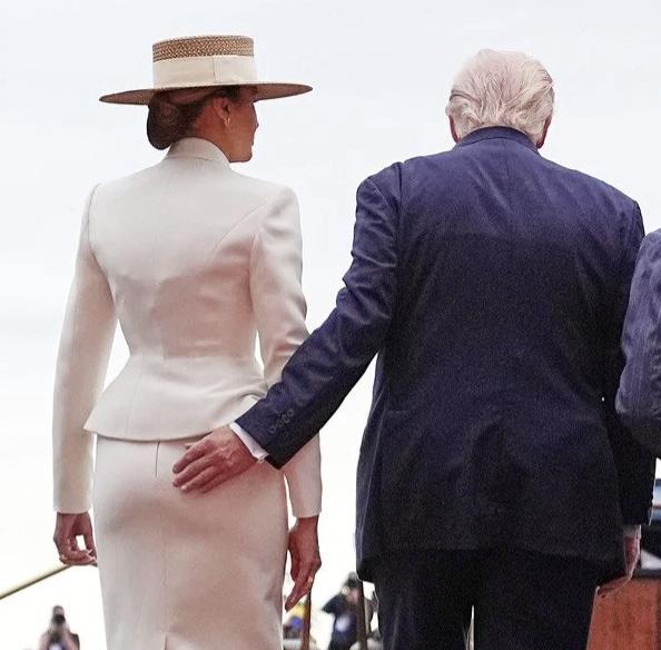 Під час візиту короля Чарльза III до США Дональд Трамп вчергове спантеличив своєю поведінкою