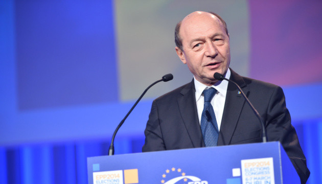Колишній президент Румунії отримав паспорт Молдови