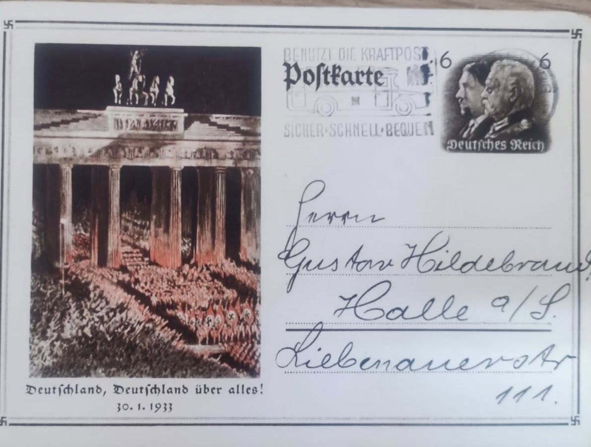Мешканка Києва намагалася вивезти до Чехії листівки 1930-х років із зображенням Гітлера