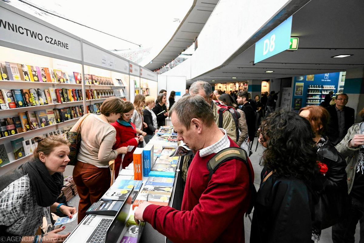 На книжковому ярмарку у Варшаві представлять Український стенд