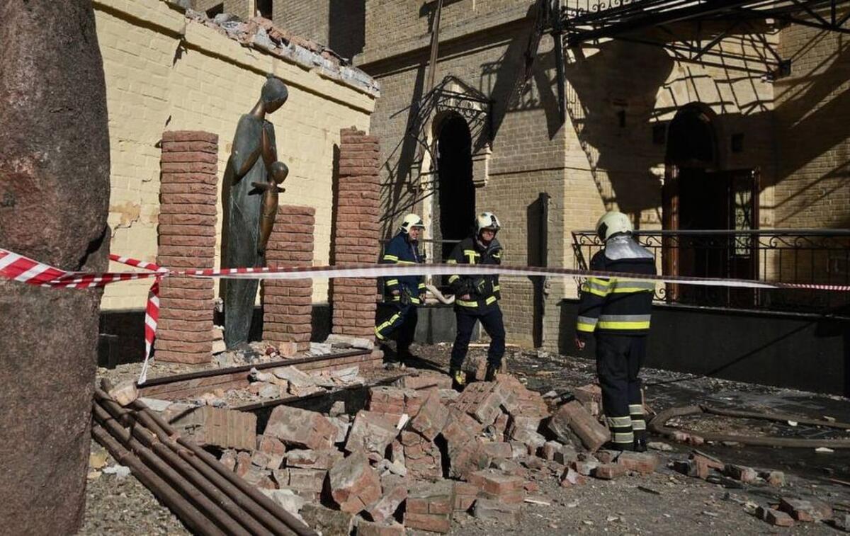 Залишки ворожої ракети знайшли на даху зруйнованого росіянами музею “Чорнобиль”