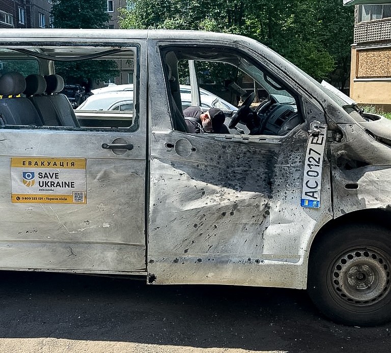 На Донеччині російський FPV-дрон атакував евакуаційний автомобіль Save Ukraine