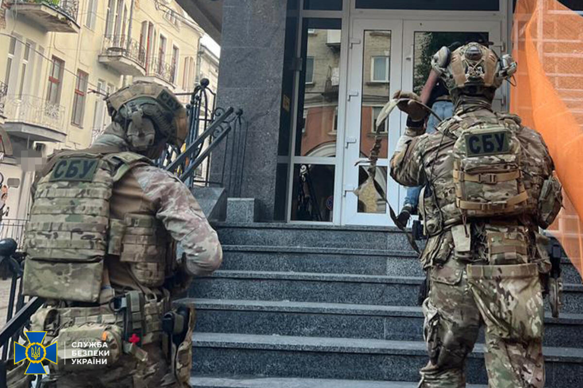 Злочинну діяльність керівників обласних підрозділів поліції викрили в Україні: подробиці